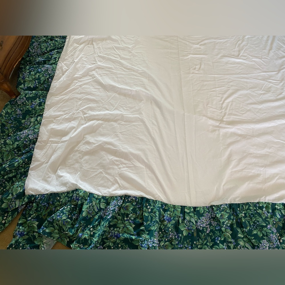 LAURA ASHLEY Lifestyles BRAMBLE Bedskirt and Pillow Shams - Picture 3 of 11
